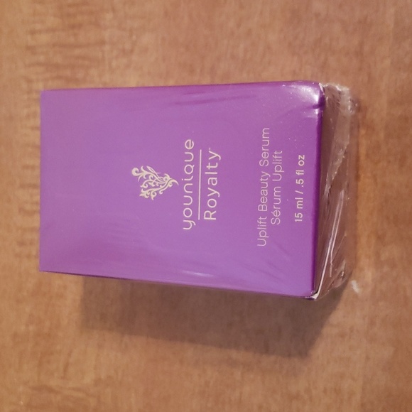 Younique uplift serum - Picture 1 of 1